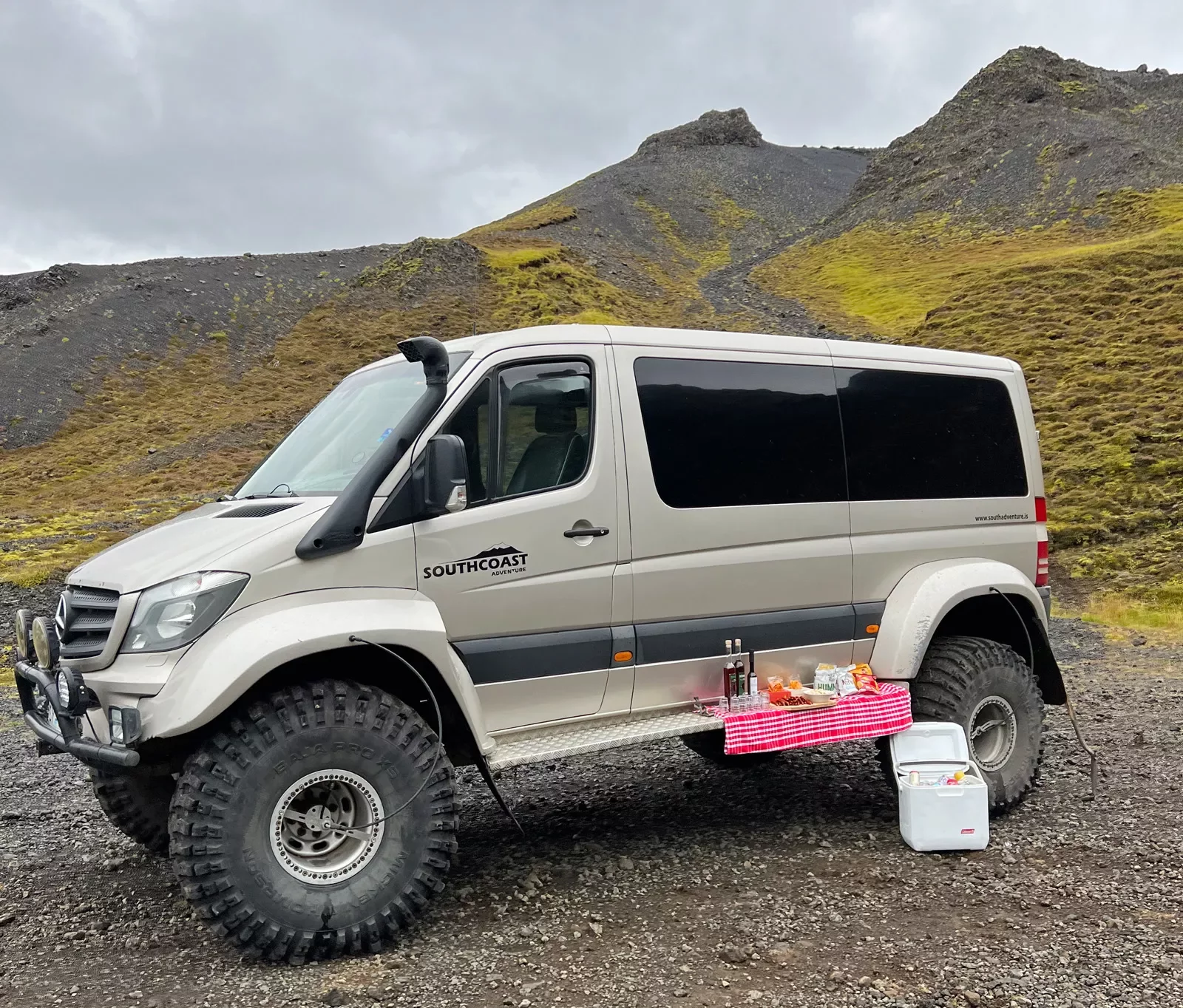 Super Jeep in Iceland with a picnic lunch