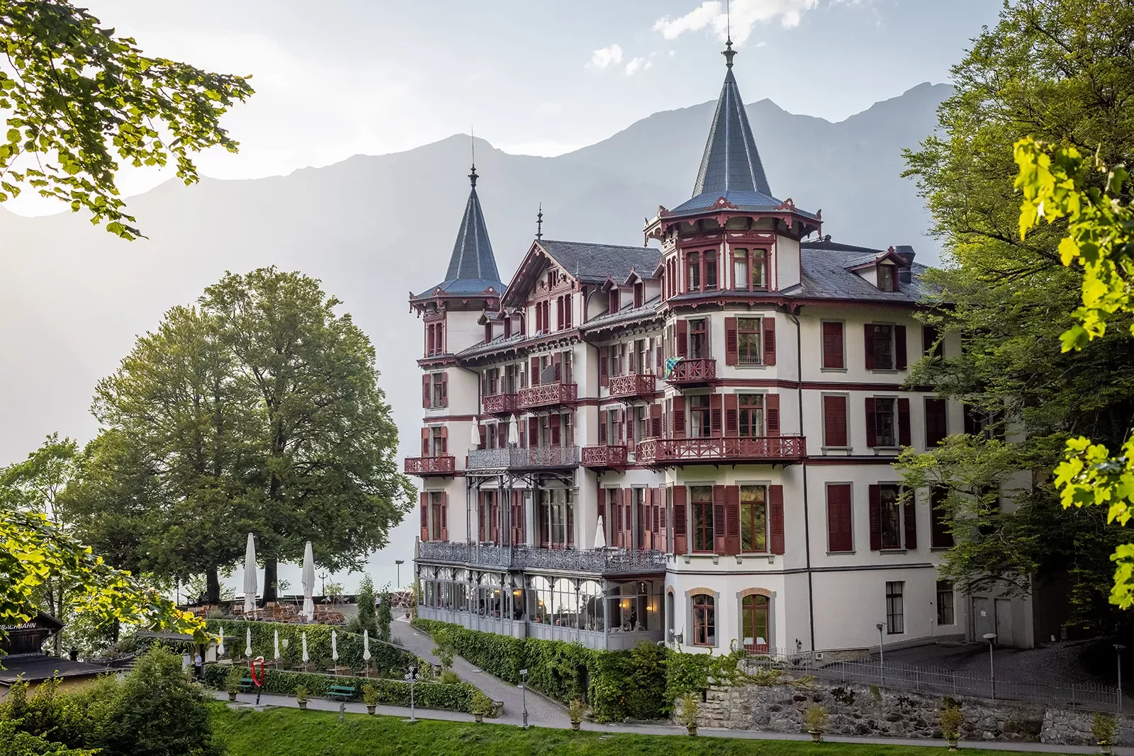 Wide shot of the Grandhotel Giessbach.