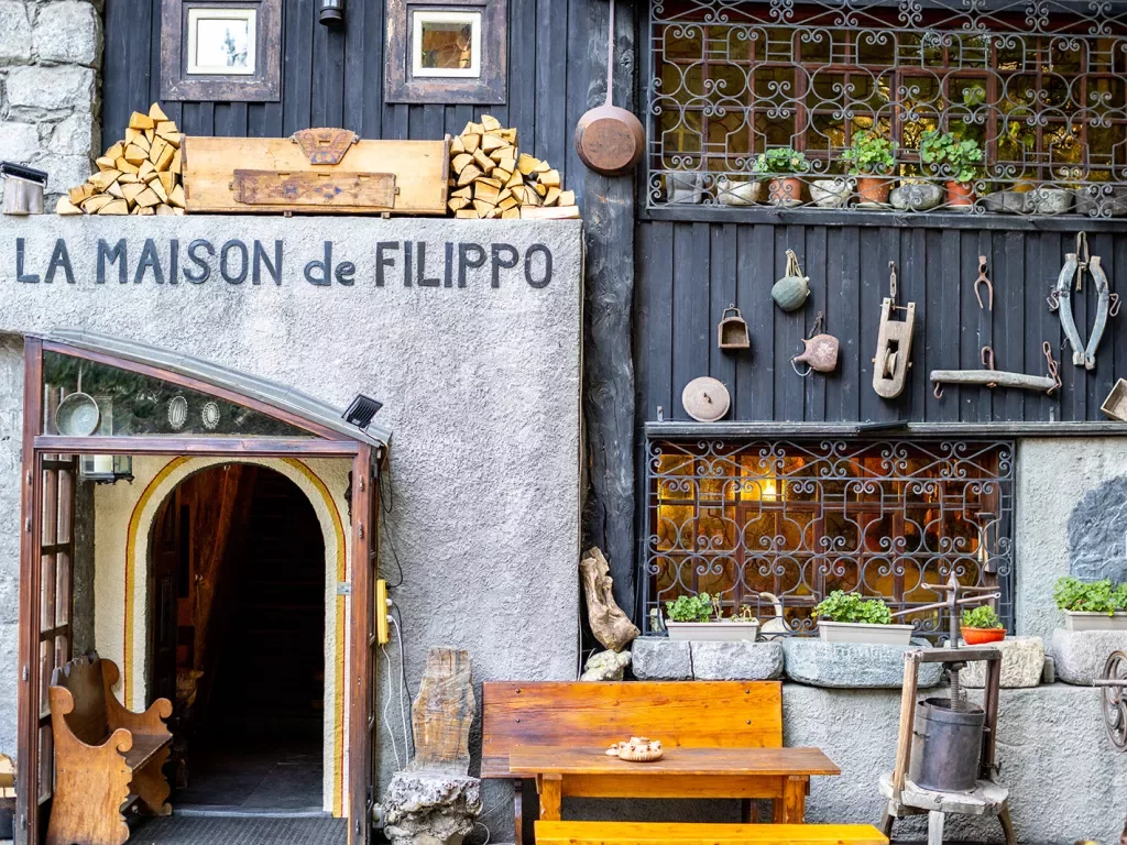 Storefront shot of "LA MAISON DE FILIPPO".