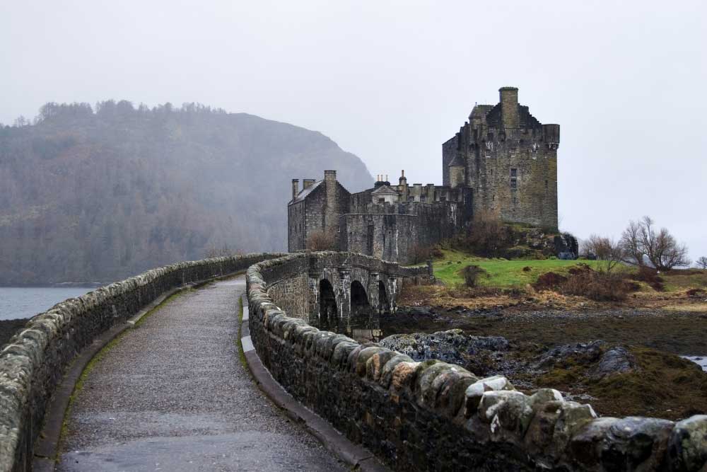 Scotland Walking &amp; Hiking Tour - Bridge &amp; Castle