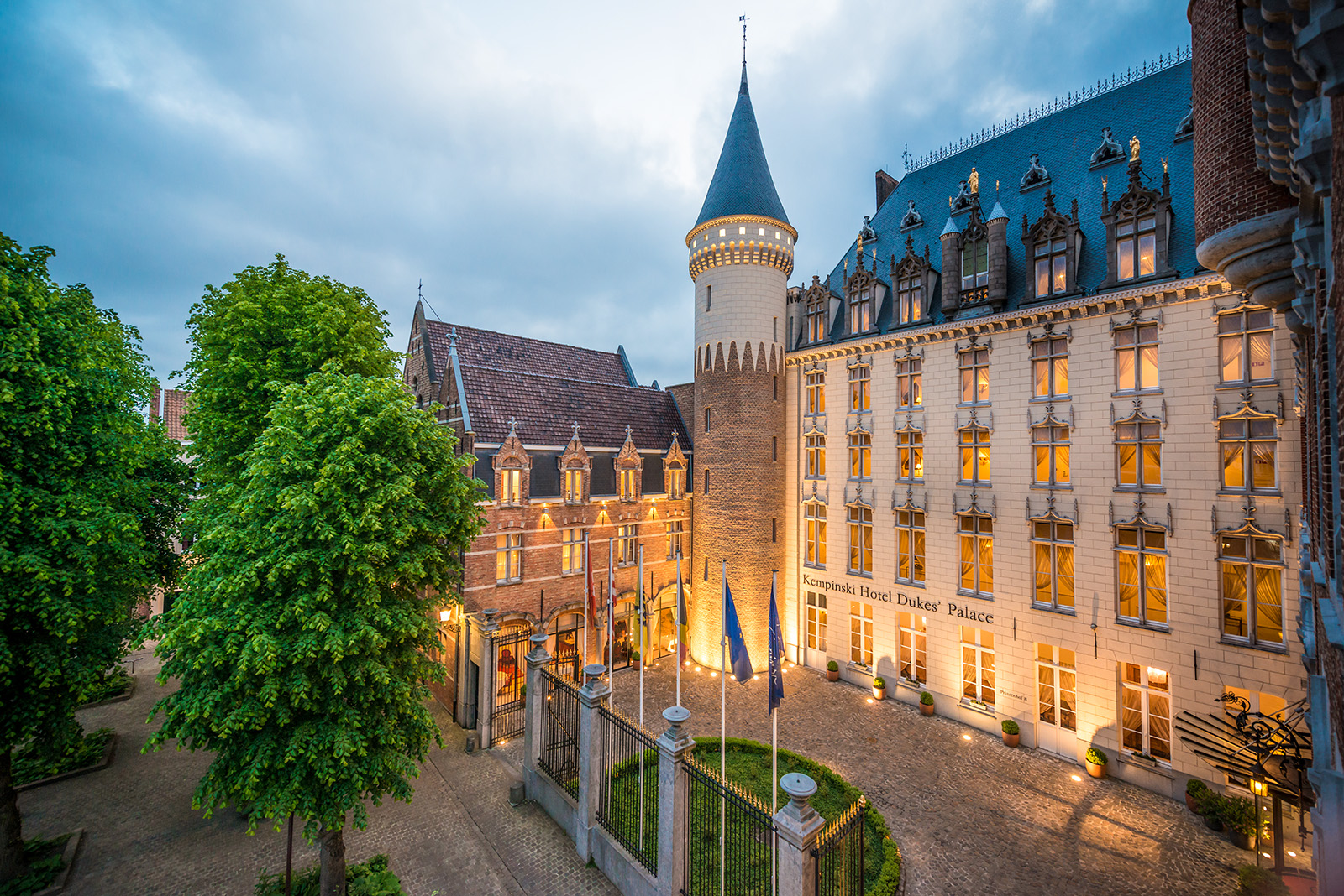 Exterior image of Hotel Dukes' Palace