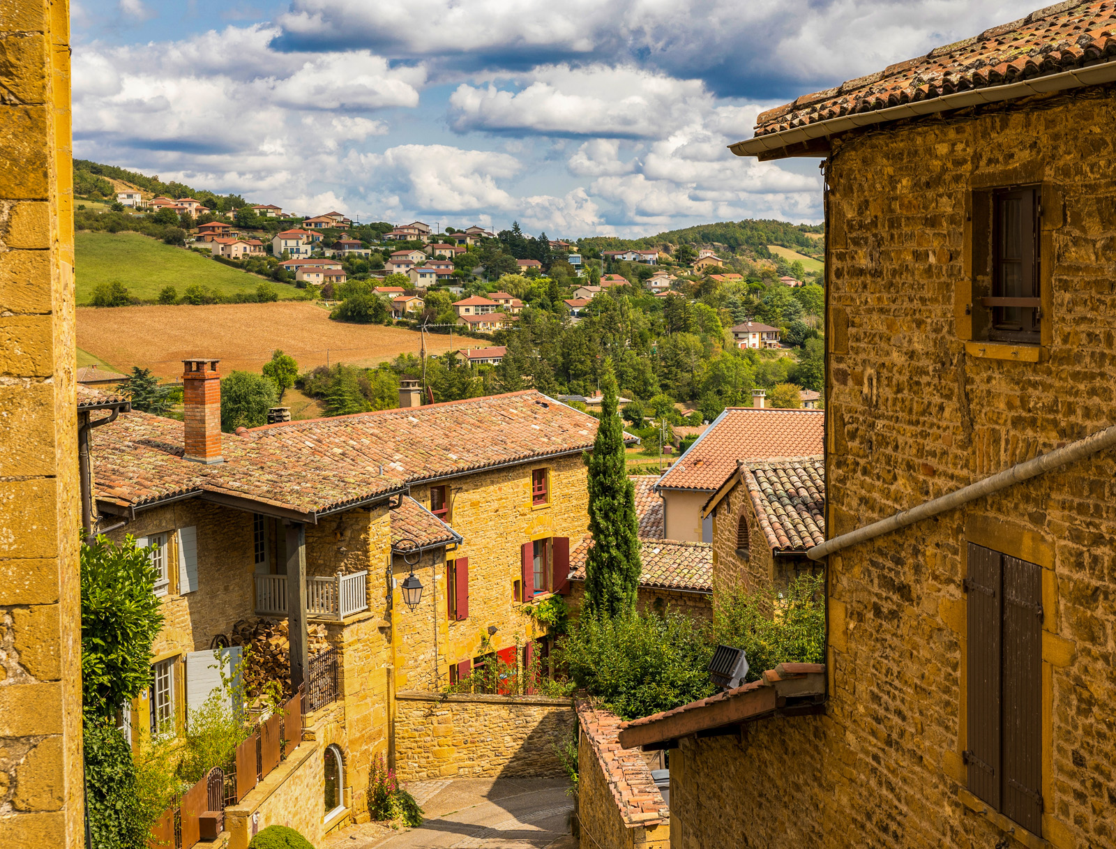 Alleyway between stone houses and a stairway leading down the path