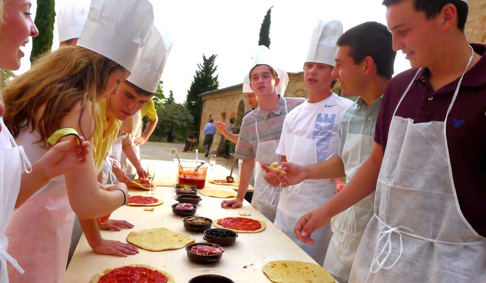 Pizza-making-class-in-Italy