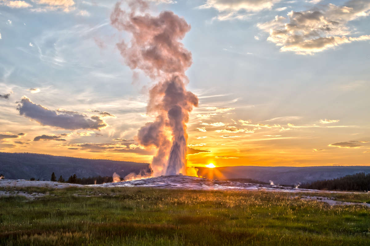 Yellowstone geyser - Backroads Travel