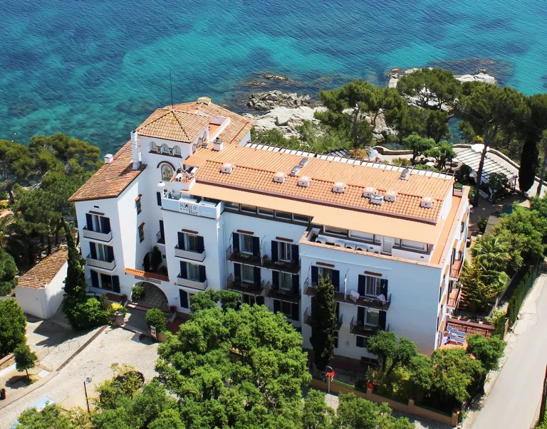 Exterior overhead shot of Hotel Sant-Roc