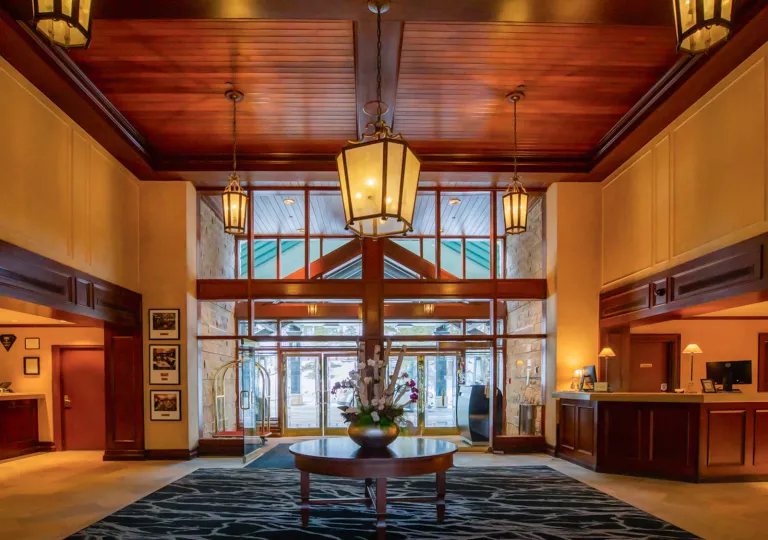 Hotel lobby with warm light fixtures hanging from the ceiling