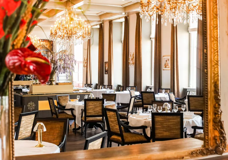 Dining room with tables and chairs