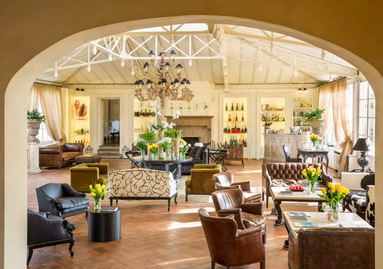 arched entryway into living room