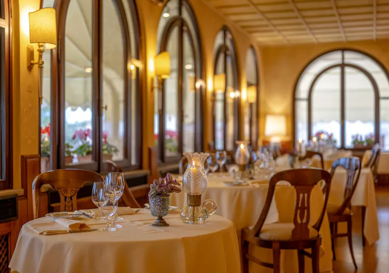 candle lit hotel restaurant