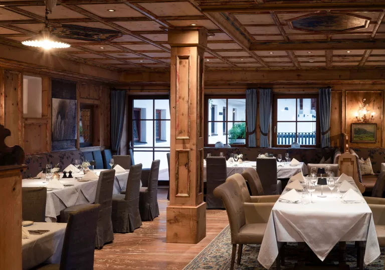 Restaurant dining hall with a large wooden pillar and wooden ceilings
