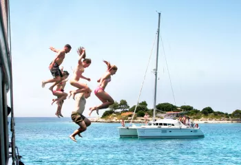 dec2012_storefront_croatia-2