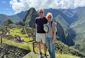 Man and woman hugging in front of Machu Picchu