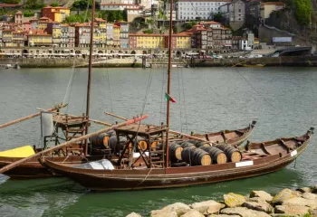 Douro River Rabelo boat shipping wine / licence: Shutterstock