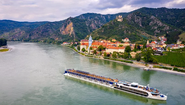 Large cruise suite in the middle of a lake
