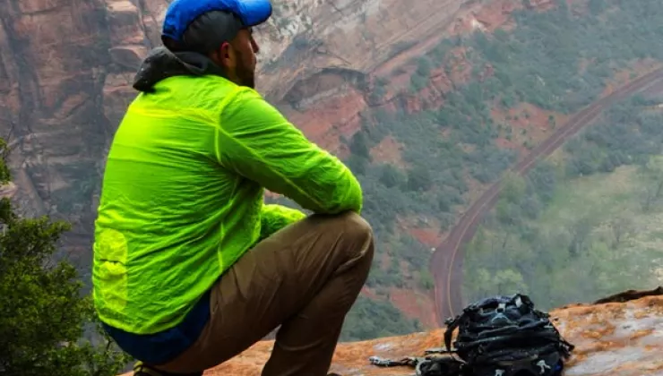 Backroads trip leader Dirk Badenhorst wearing a Patagonia windshirt at the Grand Canyon