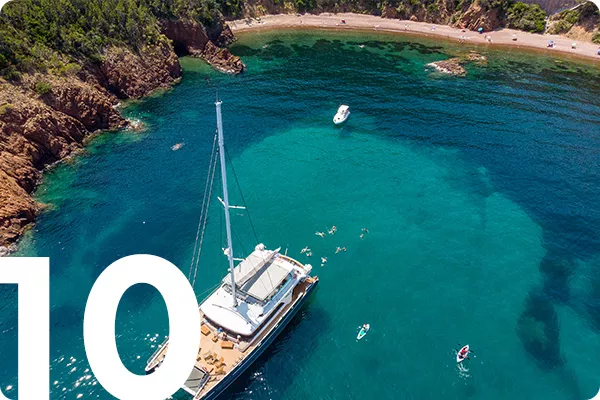 text:10; image: sail boat on clear blue water