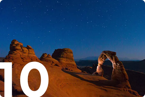 text:10; image: red canyons under night sky