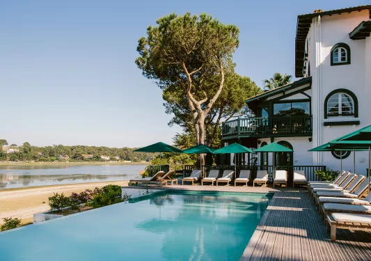 Exterior view of Les Hortensias du Lac