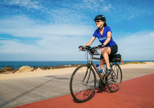 Biker riding on a road along the Douro River.