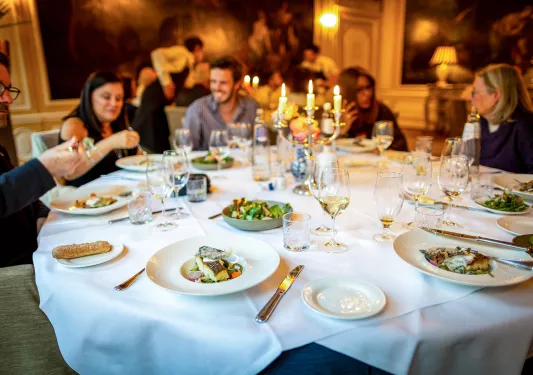Guests + table at dinner