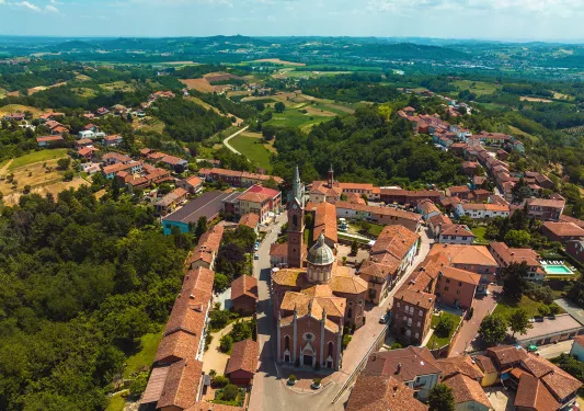 Wide shot of town square in Vinci Village.
