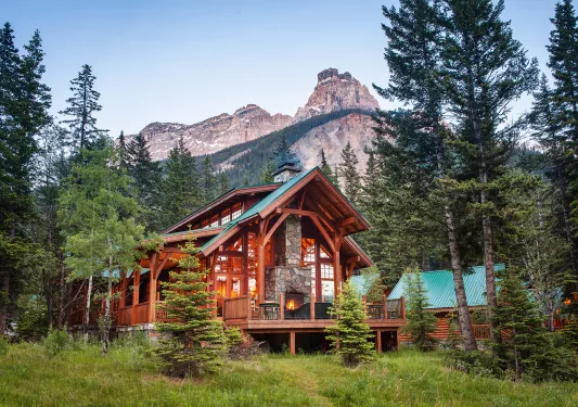 Exterior Cathedral Mountain Lodge