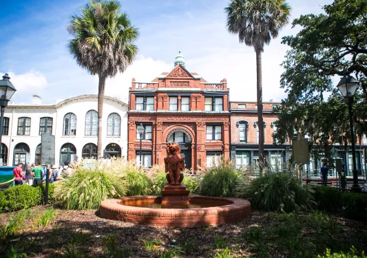 Wide shot of the Savannah Cotton Exchange.