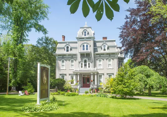 Exterior view of the Queen Anne Inn