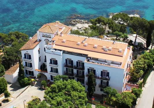 Exterior overhead shot of Hotel Sant-Roc