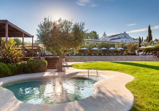 Convento do Espinheiro Hotel & Spa Grounds