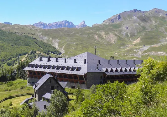 Exterior view of HG Alto Aragon