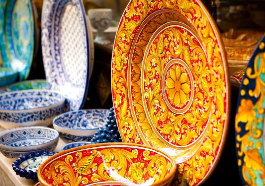 Italian dishware at a market