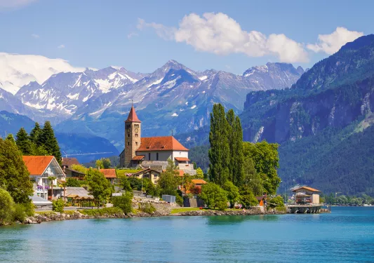 Wide shot of Lake Brienz.