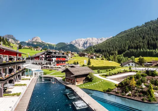 Exterior Alpenroyal Grand Hotel 