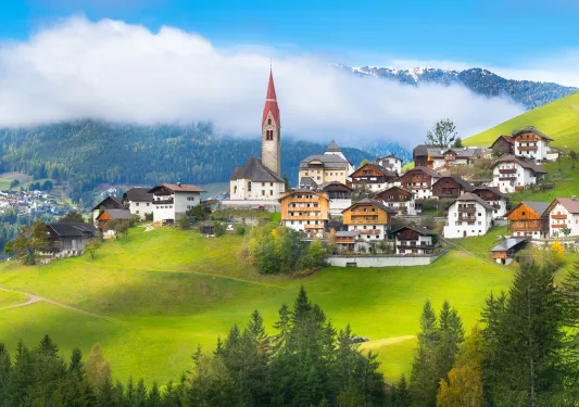 Wide shot of Marebbe Enneberg.