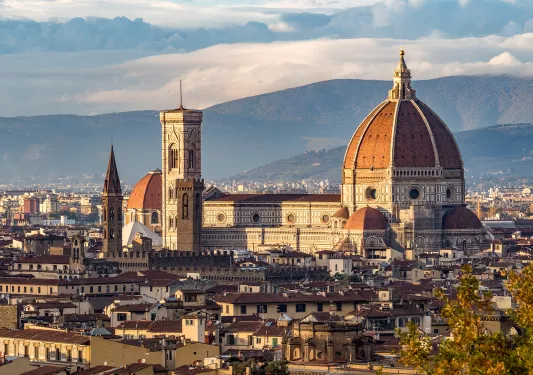 Wide shot of Brunelleschi's dome and it's surrounding city.