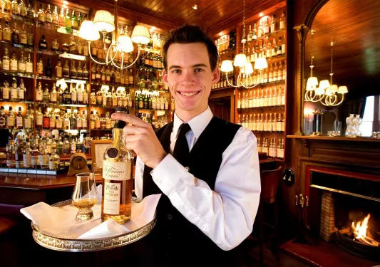 Old Fettercairn Whiskey Bartender Scotland