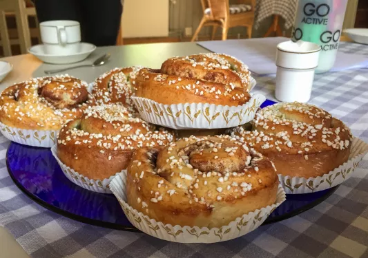 Blue plate full of swirl pastries