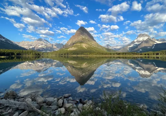 Mountain with a lake in front with the reflection on the lake