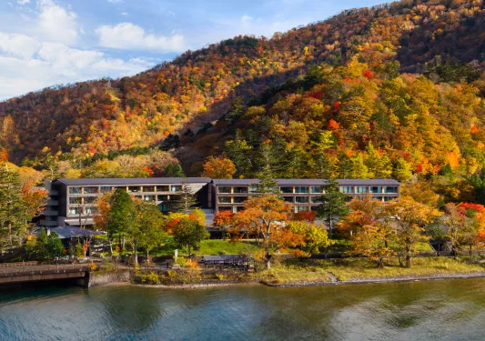 Hotel lodged in a heavily forested mountain with colorful foliage