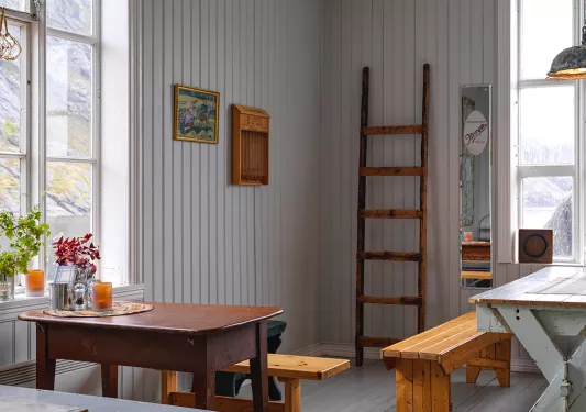 Indoor cabin lounge with tables and wooden benches