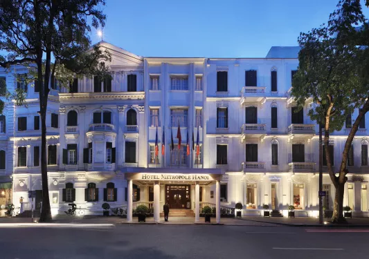 exterior of metropole hotel