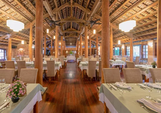 tall thatched roof over dining room