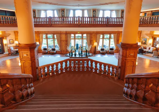 grand entrance lobby with large stairs