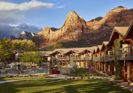 hotel under canyon peaks