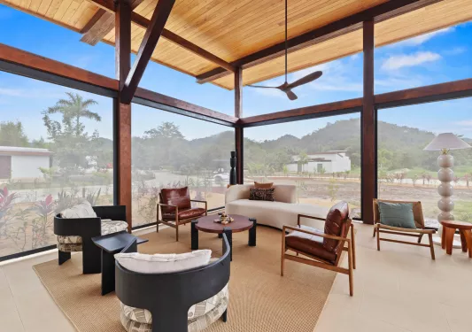 Outdoor patio with a see-through screen, with chairs and tables