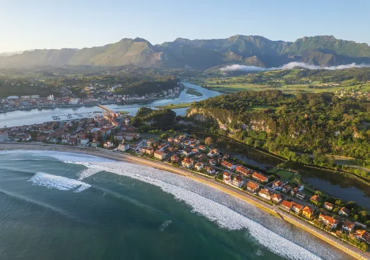 Town on a small peninsula with the ocean in front