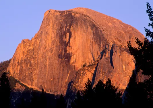 Large mountain illuminated by the sunet