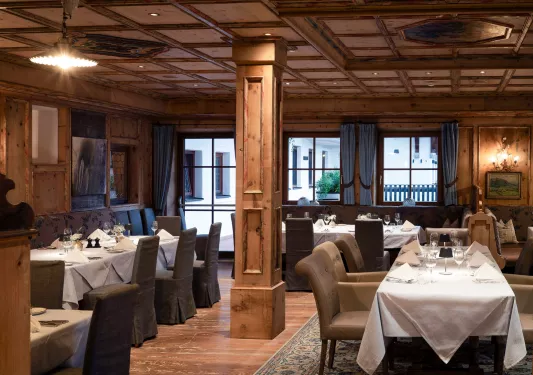 Restaurant dining hall with a large wooden pillar and wooden ceilings