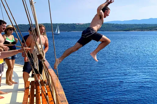 Guests jumping off boat.